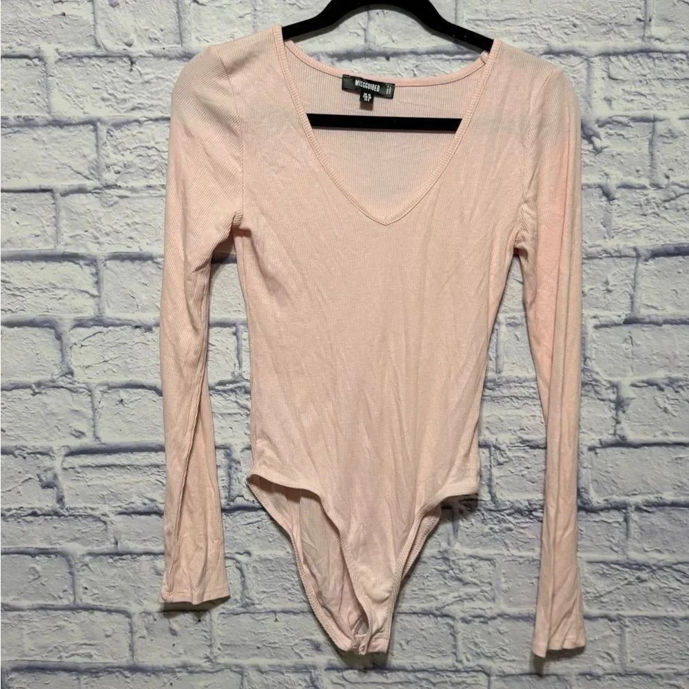 💜 Misguided blush pink ribbed bodysuit long sleeve v neck